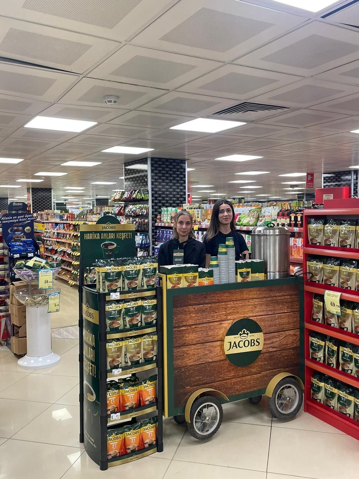 Ludi Mice, İstanbul Zincir Marketlerde Jacobs Etkinliğini Sürdürdü.